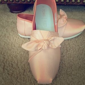 Toms textured pink slip ons with bow
